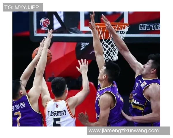 武汉篮球队在选拔赛中以95分稳居积分榜首位，表现抢眼