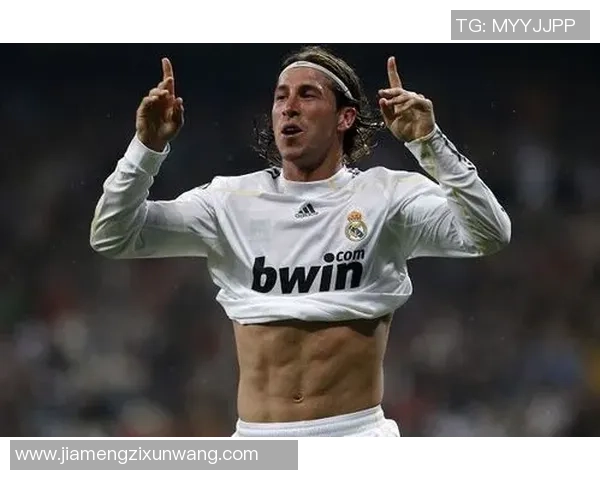 足球明星帅哥展现完美腹肌魅力照片引领健身潮流 足球明星帅哥展现完美腹肌魅力照片引领健身潮流