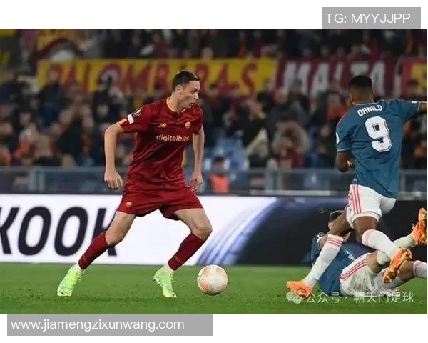 足球明星在现代社会中的影响力与公众形象探讨