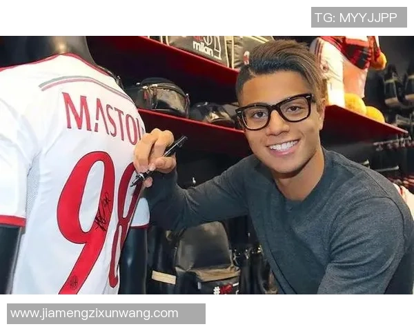 足球明星观看网红视频的趣味反应与背后的故事揭秘 足球明星观看网红视频的趣味反应与背后的故事揭秘